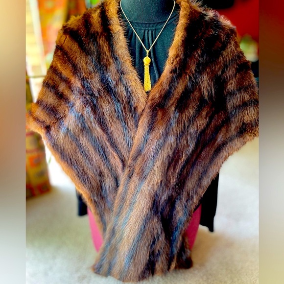 Kerry Brooke Mink Fur stole, shawl by Kerry Brooke Fashions. - Picture 14 of 17